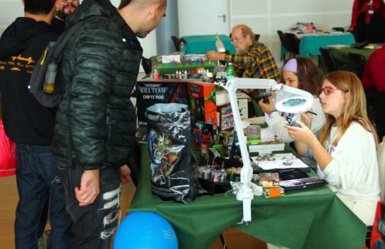 Laboratorio di pittura di miniature e dimostrazioni